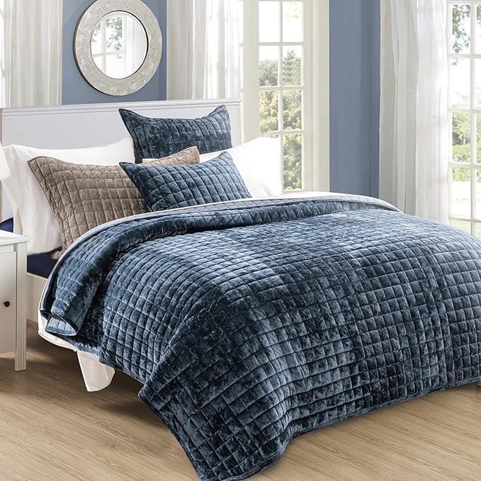 RECYCO Luxury Velvet Quilt Set King Size Bedding Sets, Ultra Soft Velvet Comforter Set, Lightweight Channel Box Stitch Oversized Bedspread Coverlet for All Season, with 2 Shams, Stormy Blue