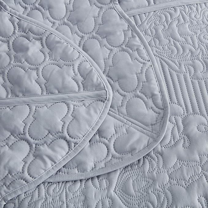 CHIXIN Oversized Bedspread Coverlet Set King Size - Lightweight Bedding Cover - Ultrasonic Quilting - 5 Piece Reversible Bedspread - Elegant Damask Paisley Pattern (King, Light Grey)