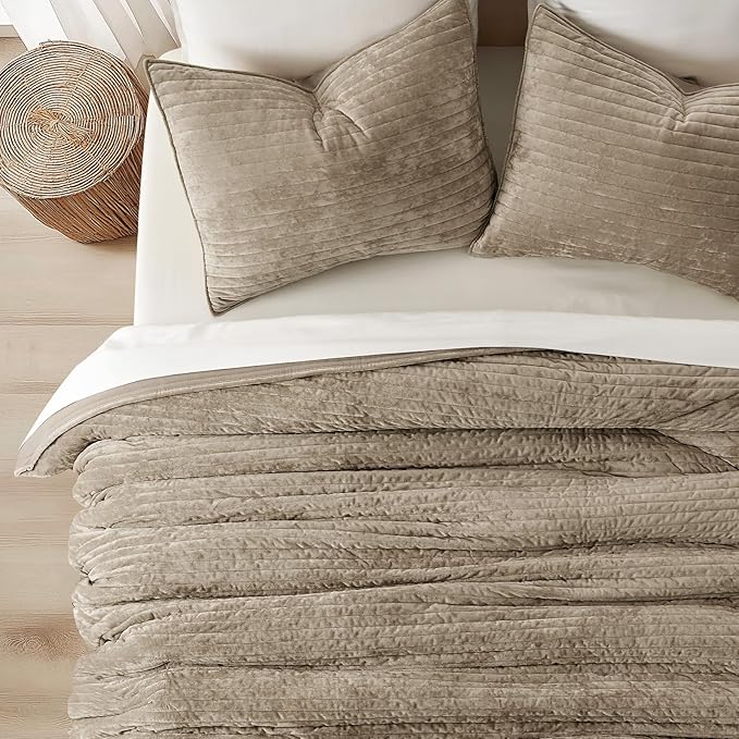 EVERGRACE Velvet Quilt Set Queen Size, Luxurious Soft Striped Channel Bedding Set, Lightweight Velvet Comforter for All Season, Oversized Bedspread Coverlet with 2 Matching Shams, Sand Dune