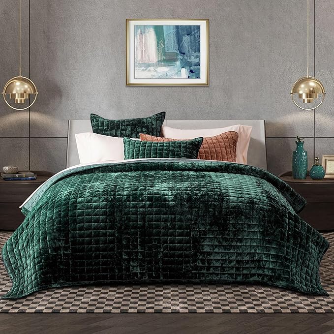 RECYCO Luxury Velvet Quilt Set King Size Bedding Sets, Ultra Soft Velvet Comforter Set, Lightweight Channel Box Stitch Oversized Bedspread Coverlet for All Season, with 2 Shams, Emerald Green