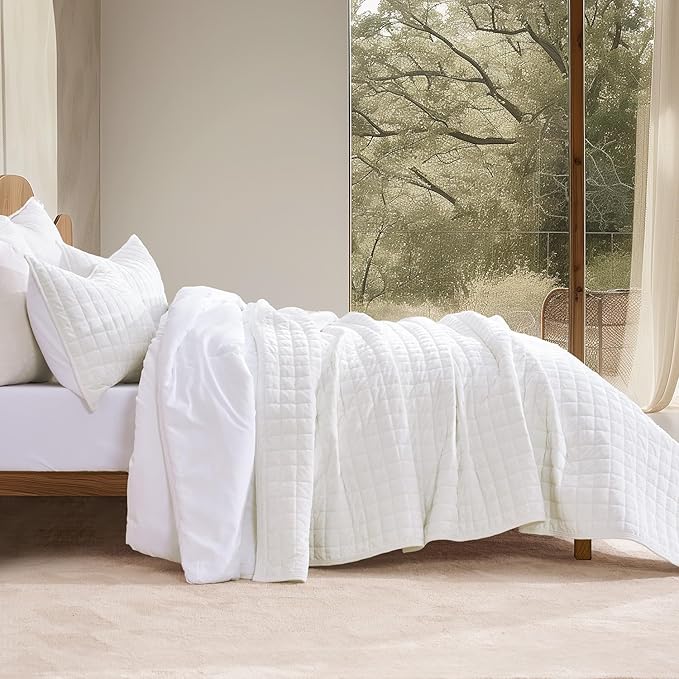 RECYCO Luxury Velvet Quilt Set Twin/Twin XL Size Bedding Sets, Ultra Soft Velvet Comforter Set, Lightweight Channel Box Stitch Oversized Bedspread Coverlet for All Season, with 1 Sham, Bright White