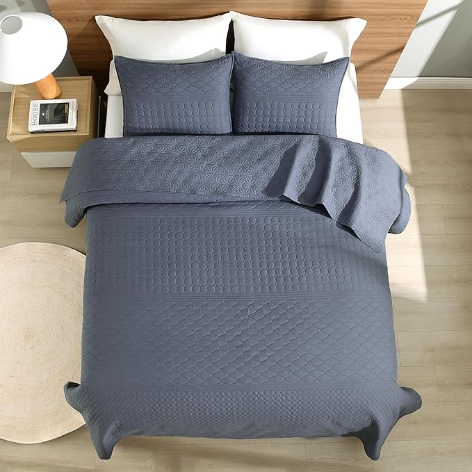HORIMOTE HOME Steel Blue King Size Quilt Set - Soft Microfiber Bedspread with 2 Shams, Lightweight & All-Season Geometric Coverlet for Cozy Bedding