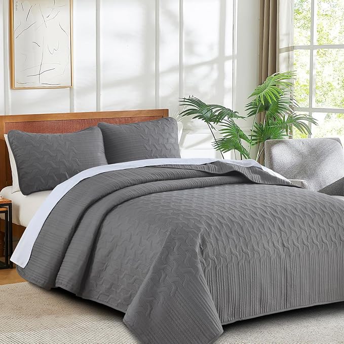 Yiran Grey Quilt Set King Size Lightweight Bedspread Ultrasonic Wave Pattern Soft Microfiber Coverlet for All Season Modern Style 3 Piece Bed Cover Sets with 2 Pillow Shams (106"x96")