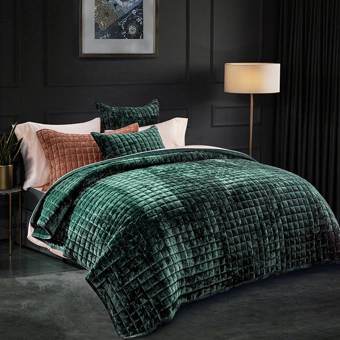 RECYCO Luxury Velvet Quilt Set King Size Bedding Sets, Ultra Soft Velvet Comforter Set, Lightweight Channel Box Stitch Oversized Bedspread Coverlet for All Season, with 2 Shams, Emerald Green