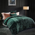 RECYCO Luxury Velvet Quilt Set Full Queen Size Bedding Sets, Ultra Soft Velvet Comforter Set, Lightweight Channel Box Stitch Oversized Bedspread Coverlet for All Season, with 2 Shams, Emerald Green