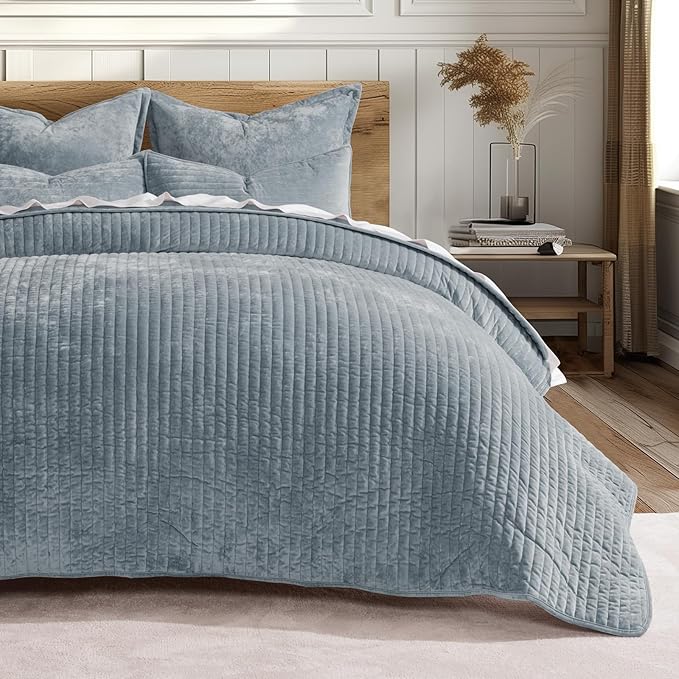 EVERGRACE Velvet Quilt Set Queen Size, Luxurious Soft Striped Channel Bedding Set, Lightweight Velvet Comforter for All Season, Oversized Bedspread Coverlet with 2 Matching Shams, Blue Linen