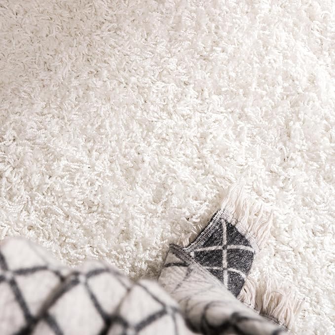 Unique Loom Solid Shag Collection Area Rug (4' Octagon, Snow White)