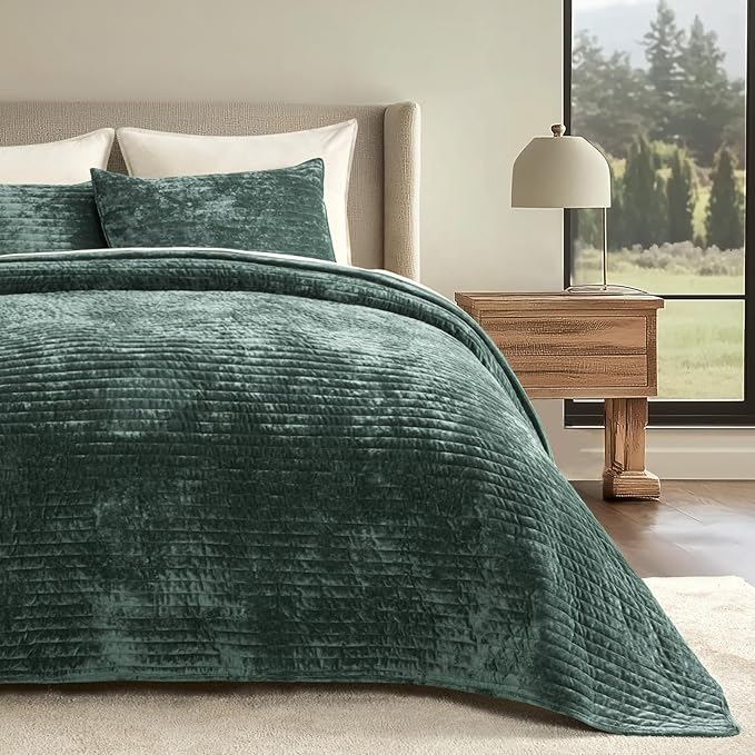 EVERGRACE Velvet Quilt Set Queen Size, Luxurious Soft Striped Channel Bedding Set, Lightweight Velvet Comforter for All Season, Oversized Bedspread Coverlet with 2 Matching Shams, Pine Green