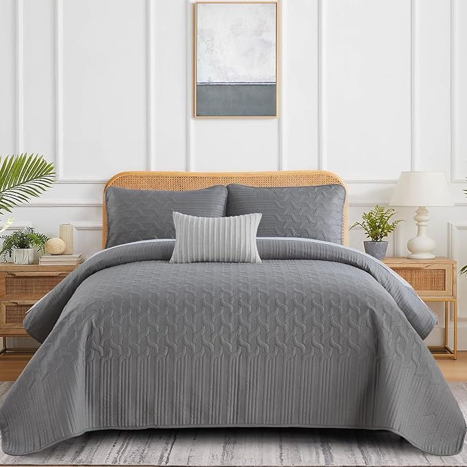 Yiran Grey Quilt Set King Size Lightweight Bedspread Ultrasonic Wave Pattern Soft Microfiber Coverlet for All Season Modern Style 3 Piece Bed Cover Sets with 2 Pillow Shams (106"x96")