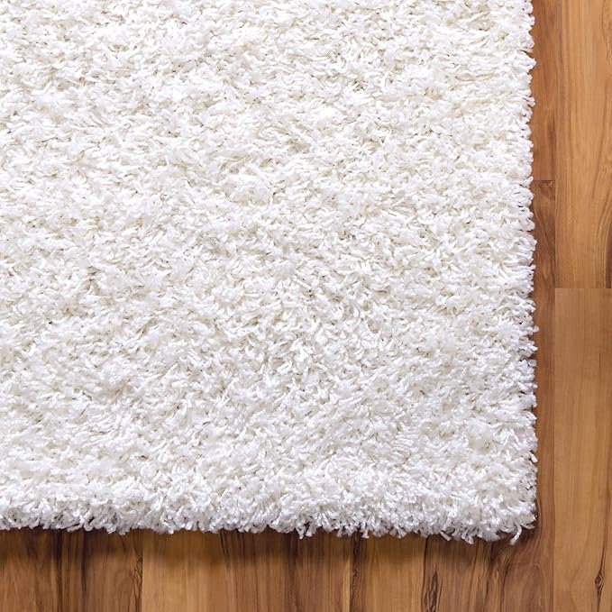 Unique Loom Solid Shag Collection Area Rug (4' 1" x 6' 1" Rectangle, Snow White)
