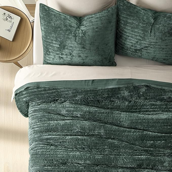 EVERGRACE Velvet Quilt Set King Size, Luxurious Soft Striped Channel Bedding Set, Lightweight Velvet Comforter for All Season, Oversized Bedspread Coverlet with 2 Matching Shams, Pine Green