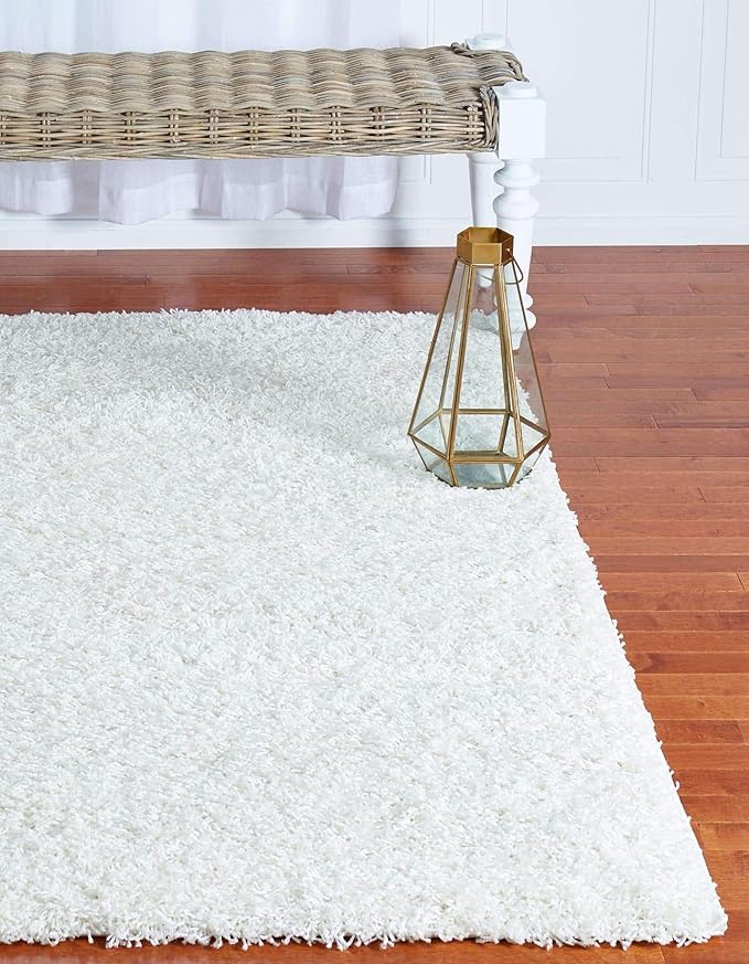 Unique Loom Solid Shag Collection Area Rug (4' 1" x 6' 1" Rectangle, Snow White)