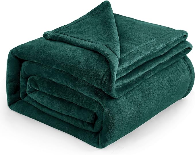 Bedsure GentleSoft Fleece Blankets Queen Size Emerald Green - Bed Blanket Soft Lightweight Plush Fuzzy Cozy Luxury Microfiber, 90x90 inches