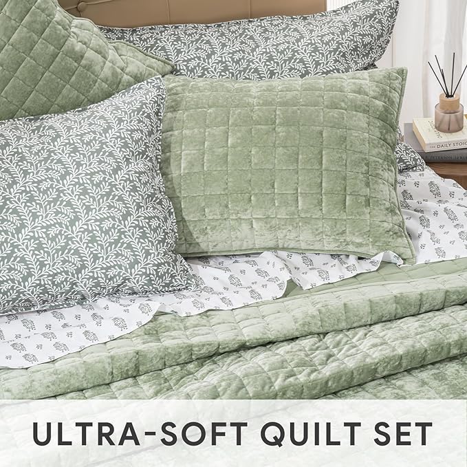 RECYCO Luxury Velvet Quilt Set Full Queen Size Bedding Sets, Ultra Soft Velvet Comforter Set, Lightweight Channel Box Stitch Oversized Bedspread Coverlet for All Season, with 2 Shams, Sage Green