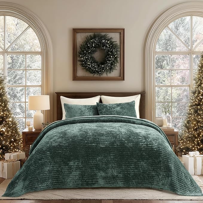 EVERGRACE Velvet Quilt Set King Size, Luxurious Soft Striped Channel Bedding Set, Lightweight Velvet Comforter for All Season, Oversized Bedspread Coverlet with 2 Matching Shams, Pine Green