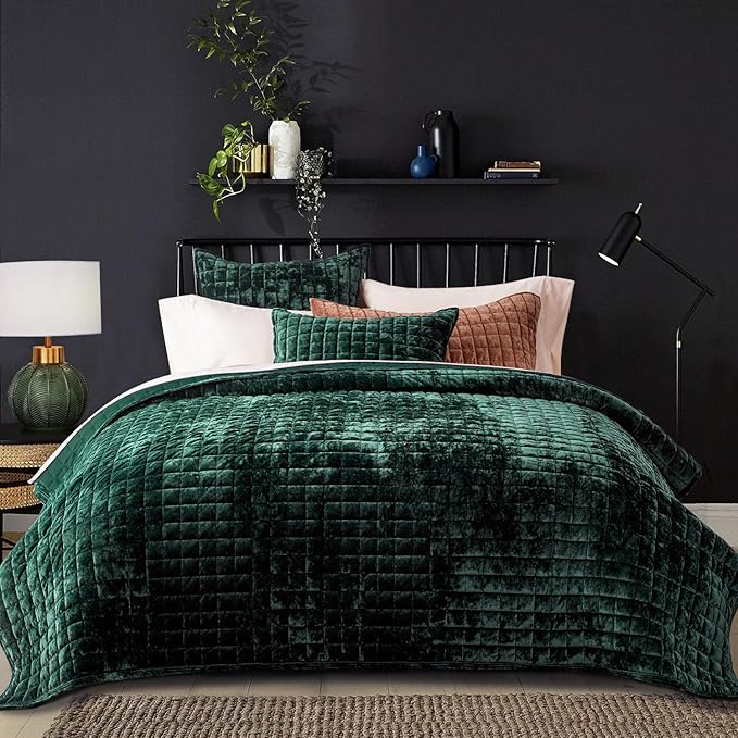 RECYCO Luxury Velvet Quilt Set Full Queen Size Bedding Sets, Ultra Soft Velvet Comforter Set, Lightweight Channel Box Stitch Oversized Bedspread Coverlet for All Season, with 2 Shams, Emerald Green