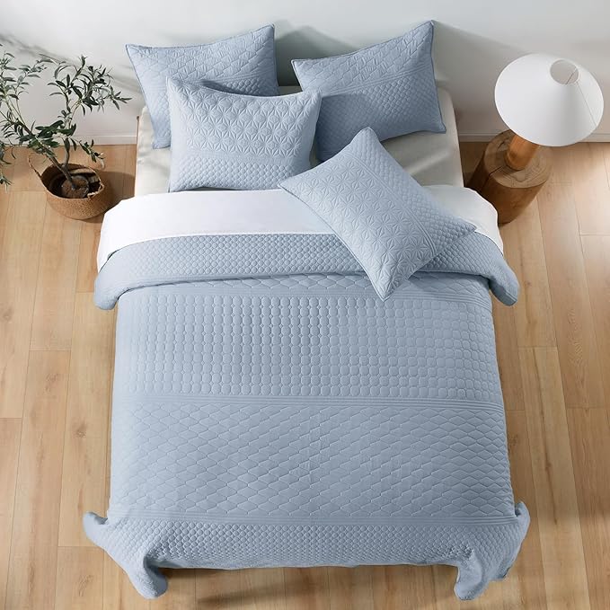 HORIMOTE HOME Light Blue Queen Size Quilt Set - Soft Microfiber Bedspread with 2 Shams, Lightweight & All-Season Geometric Coverlet for Cozy Bedding