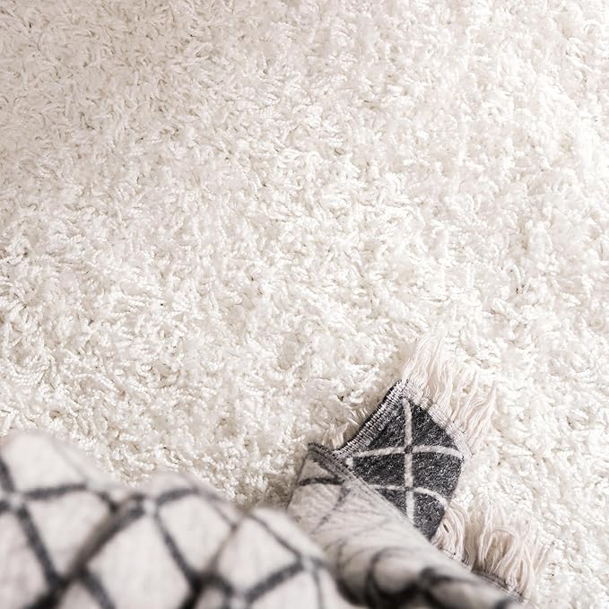 Unique Loom Solid Shag Collection Area Rug (7' 1" Round, Snow White)