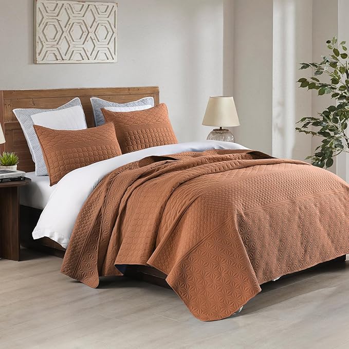 HORIMOTE HOME Burnt Orange Twin Size Quilt Set - Soft Microfiber Bedspread with 1 Sham, Lightweight & All-Season Geometric Coverlet for Cozy Bedding