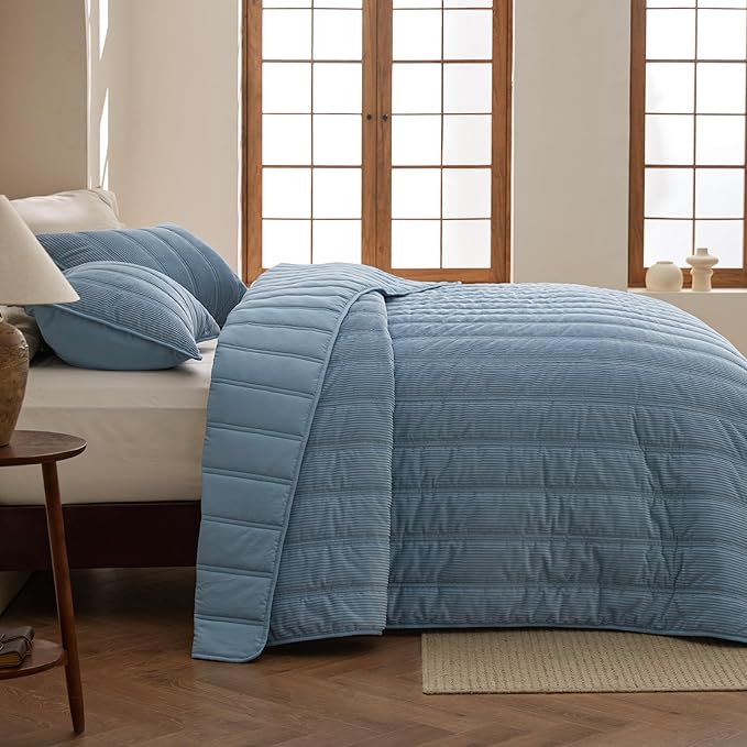 Bedsure Luxury Velvet Quilt King Size - Lightweight Velvet Blue Fluffy Comforter Set, Oversized Corduroy Bedspread Coverlet Winter Bedding Set, Pet-Friendly, Tear-Resistant, Ultra-Soft, 106"x96"
