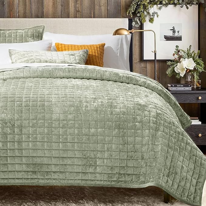 RECYCO Luxury Velvet Quilt Set Full Queen Size Bedding Sets, Ultra Soft Velvet Comforter Set, Lightweight Channel Box Stitch Oversized Bedspread Coverlet for All Season, with 2 Shams, Sage Green