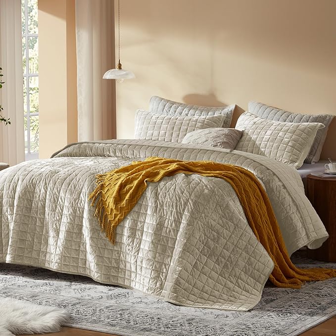 LEAONME Velvet Quilt Full/Queen Size-90''x98'', Lightweight Beige Velvet Comforter Set with 2 Pillow Shams, Soft Bedspread Coverlet Quilted Bedding Set for All Season