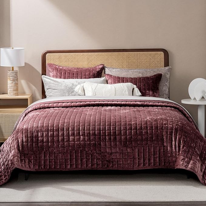 RECYCO Luxury Velvet Quilt Set Full Queen Size Bedding Sets, Ultra Soft Velvet Comforter Set, Lightweight Channel Box Stitch Oversized Bedspread Coverlet for All Season, with 2 Shams, Plum
