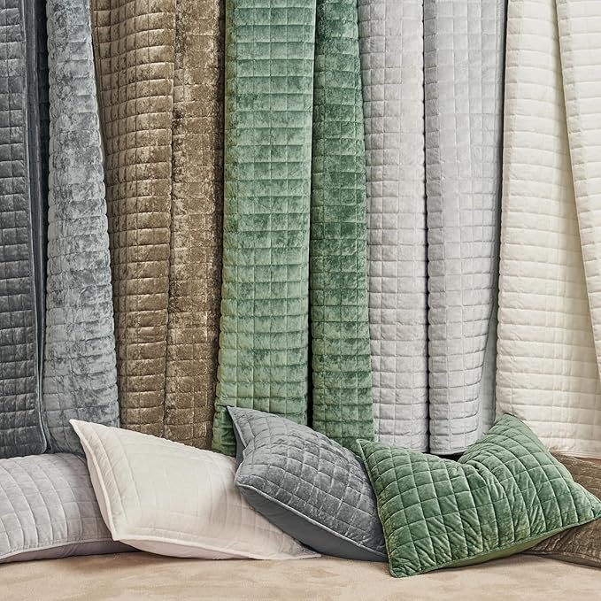 RECYCO Luxury Velvet Quilt Set Twin/Twin XL Size Bedding Sets, Ultra Soft Velvet Comforter Set, Lightweight Channel Box Stitch Oversized Bedspread Coverlet for All Season, with 1 Sham, Bright White