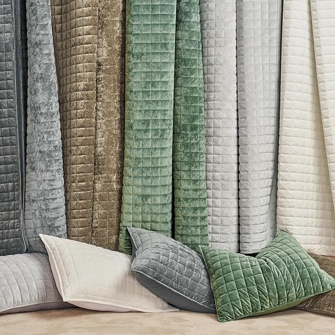 RECYCO Luxury Velvet Quilt Set King Size Bedding Sets, Ultra Soft Velvet Comforter Set, Lightweight Channel Box Stitch Oversized Bedspread Coverlet for All Season, with 2 Shams, Frost Gray