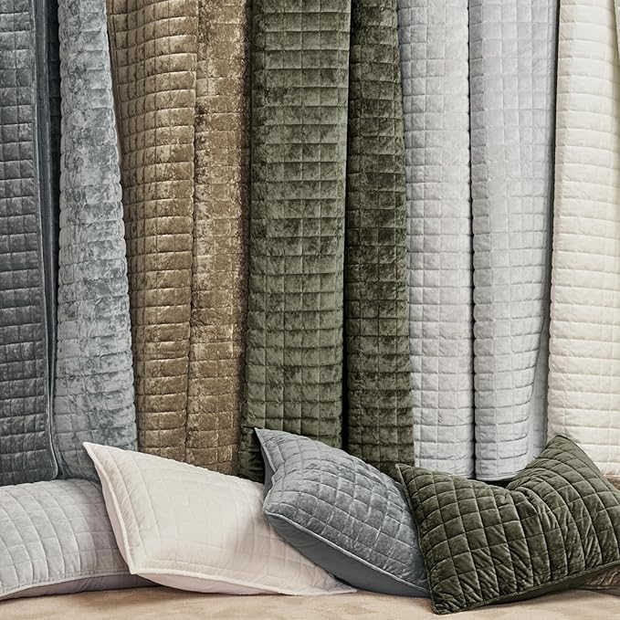 RECYCO Luxury Velvet Quilt Set Twin/Twin XL Size, Lightweight Velvet Comforter Set, Oversized Bedspread Coverlet Quilted Bedding Set, with 1 Matching Pillow Sham, for All Season, Olive Green