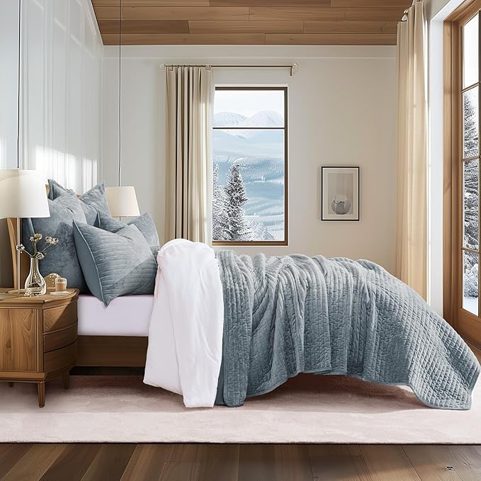 EVERGRACE Velvet Quilt Set King Size, Luxurious Soft Striped Channel Bedding Set, Lightweight Velvet Comforter for All Season, Oversized Bedspread Coverlet with 2 Matching Shams, Blue Linen