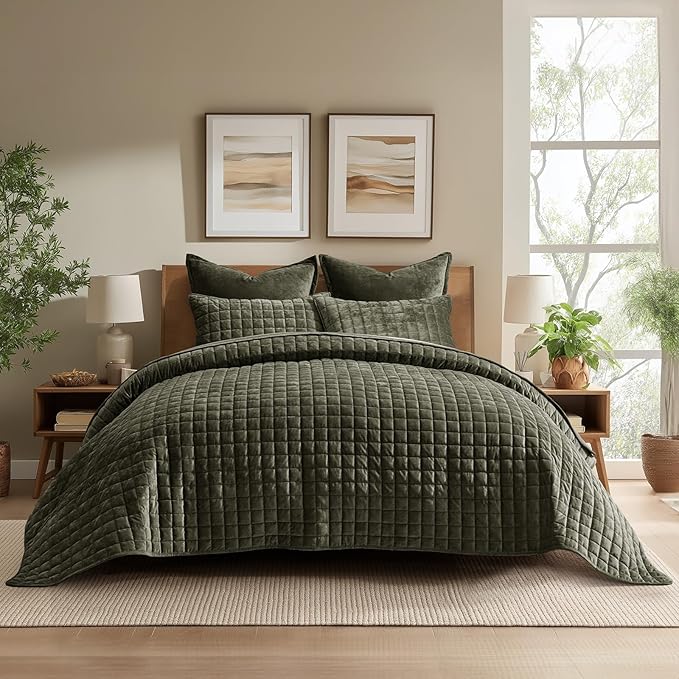 RECYCO Luxury Velvet Quilt Set Twin/Twin XL Size, Lightweight Velvet Comforter Set, Oversized Bedspread Coverlet Quilted Bedding Set, with 1 Matching Pillow Sham, for All Season, Olive Green