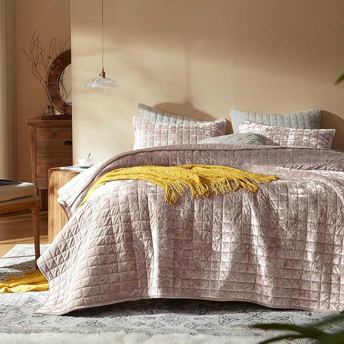 LEAONME Velvet Quilt Oversized California King-120''x120'', Lightweight Dusty Pink Comforter Set with 2 Pillow Shams, Oversized Bedspread Coverlet Quilted Bedding Set for All Season