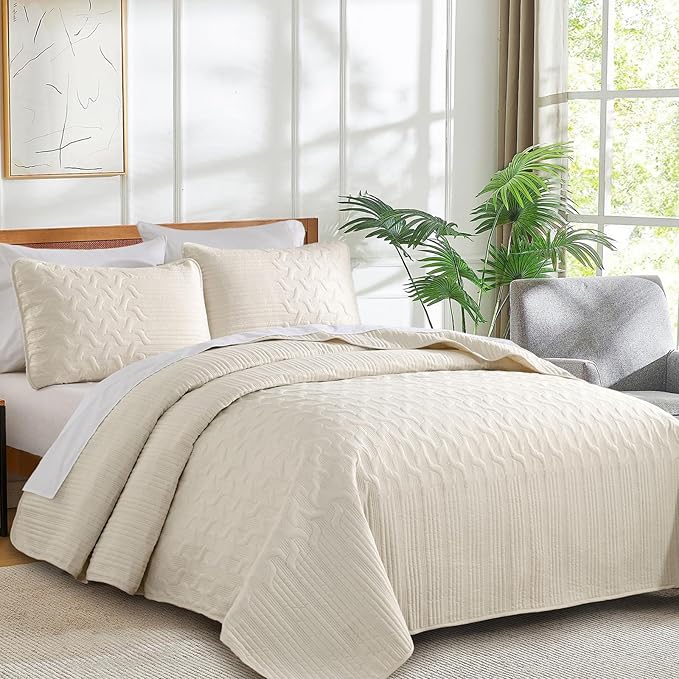 Yiran Beige Quilt Set King Size Lightweight Bedspread Ultrasonic Wave Pattern Soft Microfiber Coverlet for All Season Modern Style 3 Piece Bed Cover Sets with 2 Pillow Shams (106"x96")