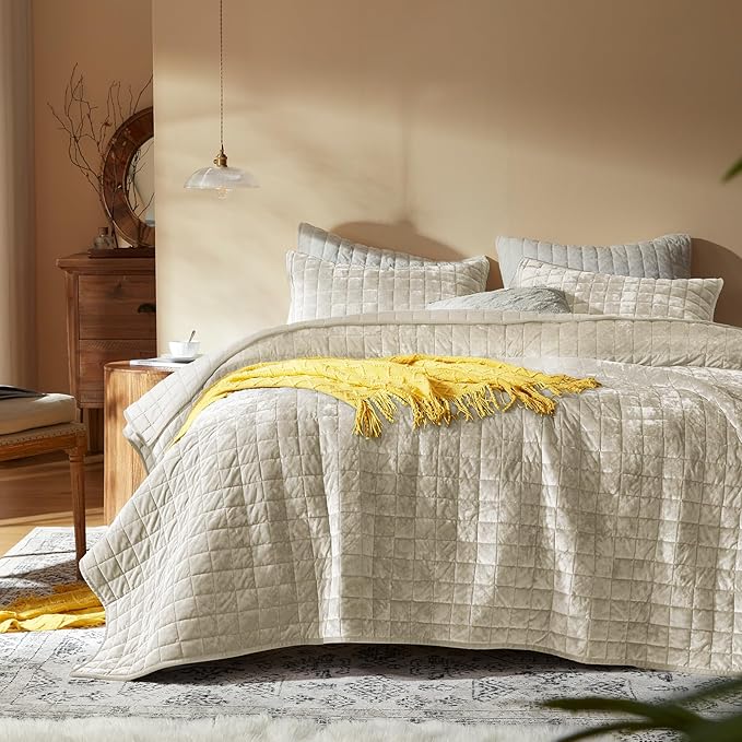 LEAONME Velvet Quilt Full/Queen Size-90''x98'', Lightweight Beige Velvet Comforter Set with 2 Pillow Shams, Soft Bedspread Coverlet Quilted Bedding Set for All Season