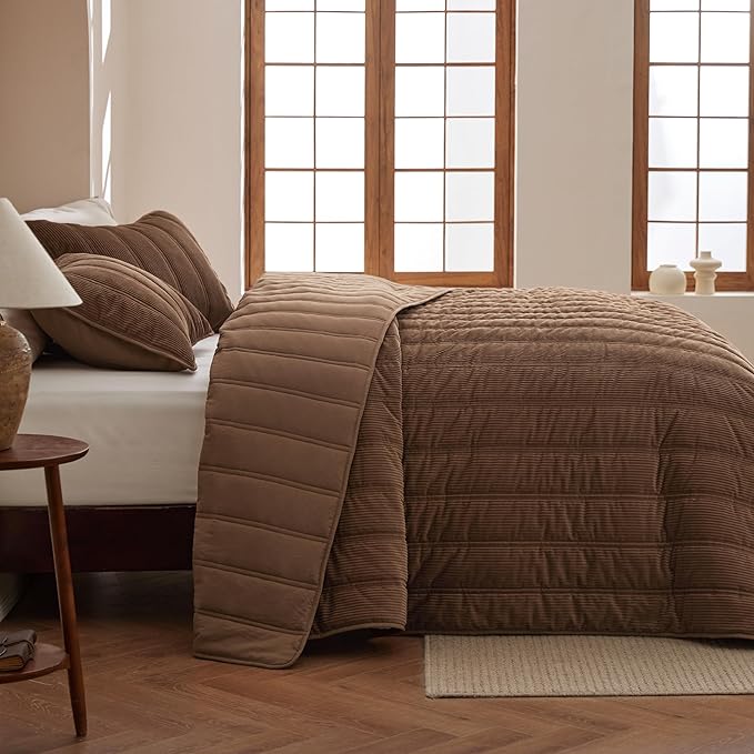 Bedsure Luxury Velvet Quilt Queen Size - Lightweight Velvet Brown Fluffy Comforter Set, Oversized Corduroy Bedspread Coverlet Winter Bedding Set, Pet-Friendly, Tear-Resistant, Ultra-Soft, 90"x96"