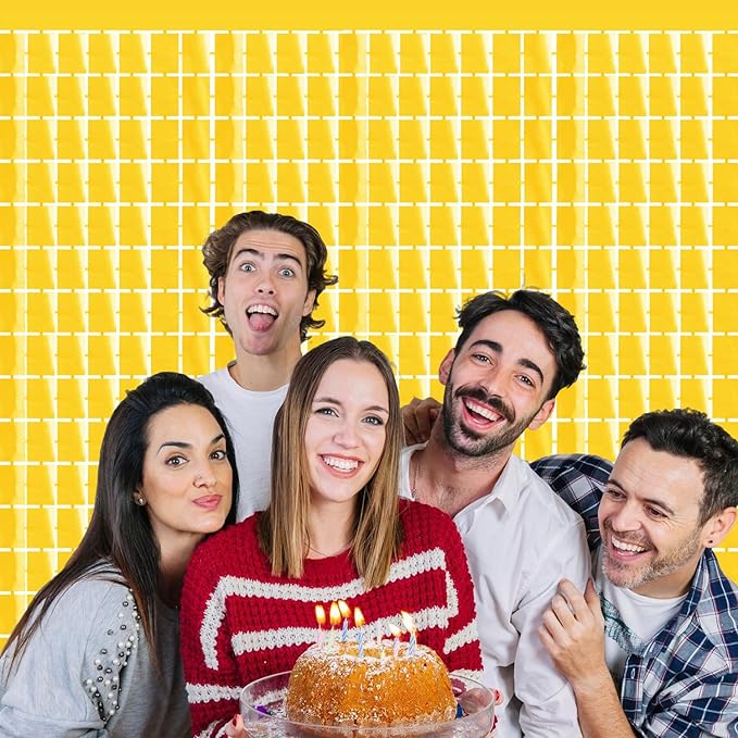 GOER Gold Party Backdrop Metallic Tinsel Foil Fringe Curtains Photo Booth Props for New Year's Eve Graduation Birthday Wedding Baby Shower Bachelorette Holiday Celebration Party Decorations