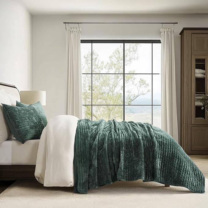 EVERGRACE Velvet Quilt Set King Size, Luxurious Soft Striped Channel Bedding Set, Lightweight Velvet Comforter for All Season, Oversized Bedspread Coverlet with 2 Matching Shams, Pine Green