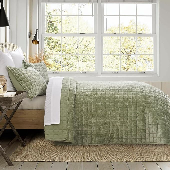 RECYCO Luxury Velvet Quilt Set King Size Bedding Sets, Ultra Soft Velvet Comforter Set, Lightweight Channel Box Stitch Oversized Bedspread Coverlet for All Season, with 2 Shams, Sage Green