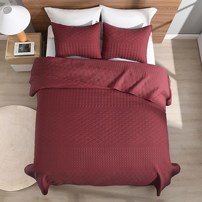 HORIMOTE HOME Burgundy Red Queen Size Quilt Set - Soft Microfiber Bedspread with 2 Shams, Lightweight & All-Season Geometric Coverlet for Cozy Bedding
