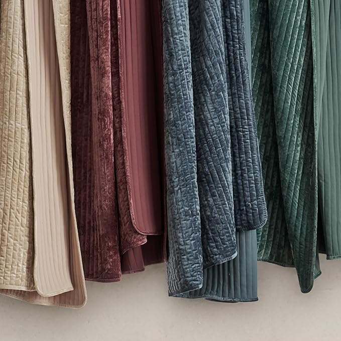 EVERGRACE Velvet Quilt Set King Size, Luxurious Soft Striped Channel Bedding Set, Lightweight Velvet Comforter for All Season, Oversized Bedspread Coverlet with 2 Matching Shams, Pine Green