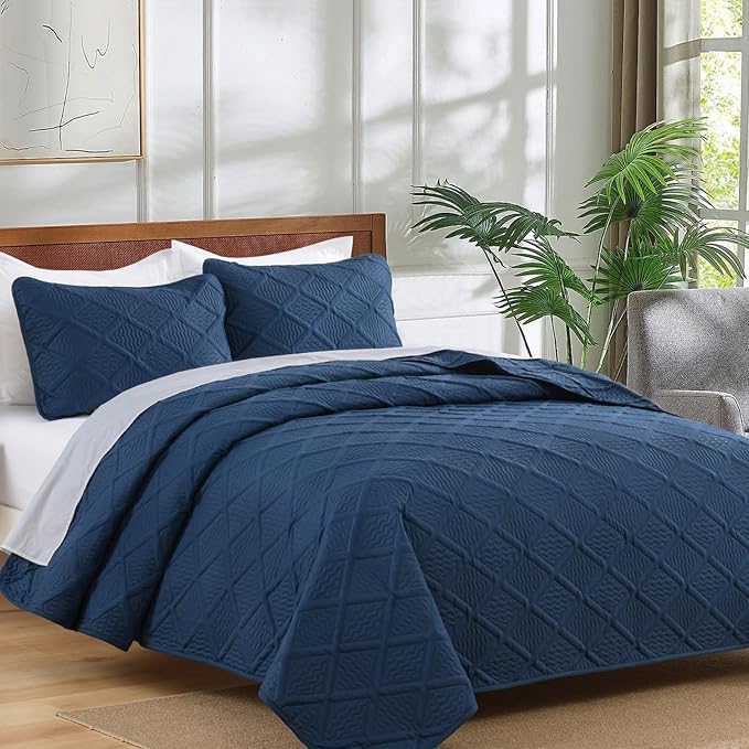 Yiran Quilt Queen Size Bedding Set Navy Blue Bedspreads Embossed Diamond Pattern 3 Piece Soft Microfiber Coverlet for All Season with 2 Pillow Shams (96x90 Inch)