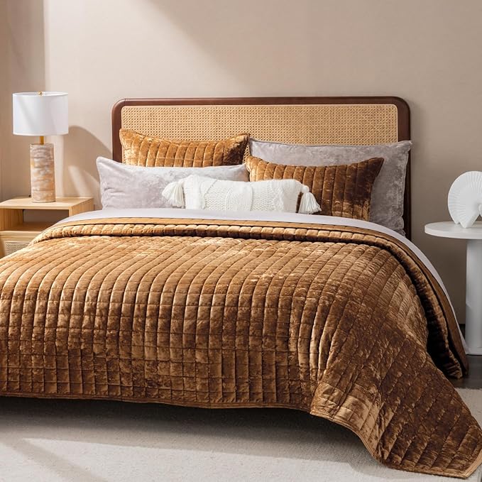 RECYCO Luxury Velvet Quilt Set Full Queen Size Bedding Sets, Ultra Soft Velvet Comforter Set, Lightweight Channel Box Stitch Oversized Bedspread Coverlet for All Season, with 2 Shams, Caramel Gold