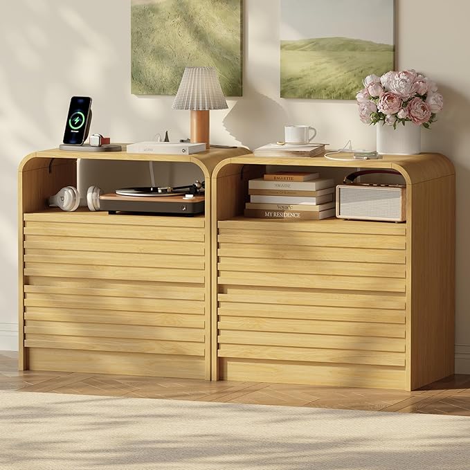 24" Wide Modern Fluted Nightstand with Charging Station Set of 2, Wood Bedside Table with Drawers, Mid Century End Table Nigthstand with Curved Profile Design for Bedroom, Living Room, Natural Oak