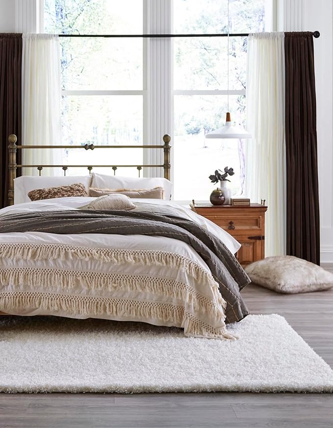 Unique Loom Solid Shag Collection Area Rug (4' 1" x 6' 1" Rectangle, Snow White)