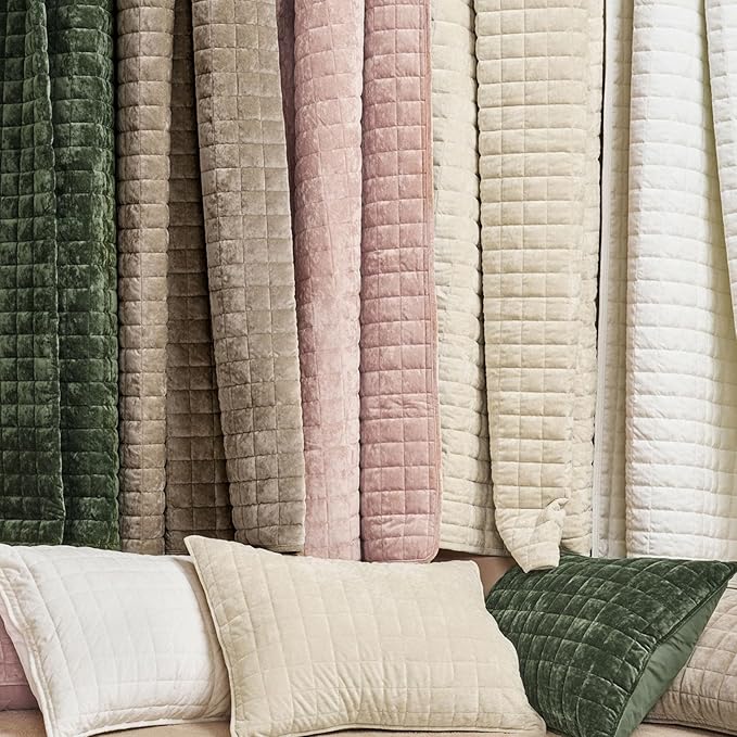 RECYCO Luxury Velvet Quilt King Size Bedding Set, Ultra Soft Velvet Comforter Set, Lightweight Quilted Channel Box Stitch Oversized Bedspread Coverlet for All Season, with 2 Shams, Natural Tan