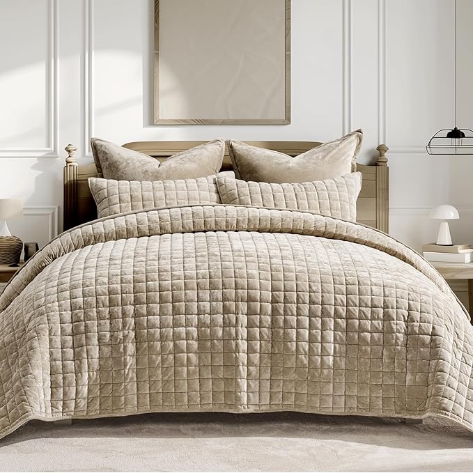 RECYCO Luxury Velvet Quilt Set Full Queen Size Bedding Sets, Ultra Soft Velvet Comforter Set, Lightweight Channel Box Stitch Oversized Bedspread Coverlet for All Season, with 2 Shams, Urban Taupe