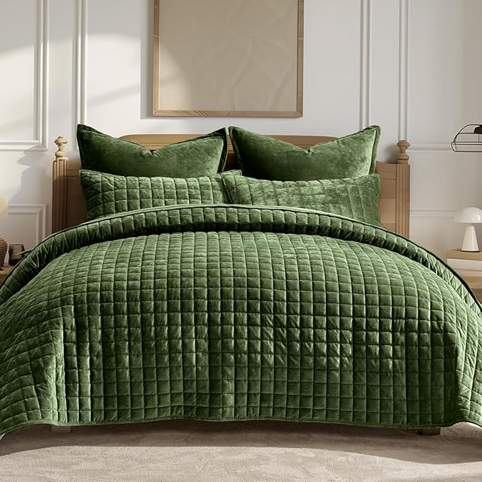 RECYCO Luxury Velvet Quilt Set Full Queen Size Bedding Sets, Ultra Soft Velvet Comforter Set, Lightweight Channel Box Stitch Oversized Bedspread Coverlet for All Season, with 2 Shams, Loden Green