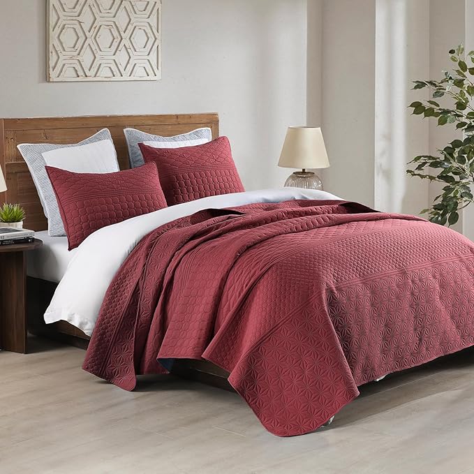 HORIMOTE HOME Burgundy Red King Size Quilt Set - Soft Microfiber Bedspread with 2 Shams, Lightweight & All-Season Geometric Coverlet for Cozy Bedding
