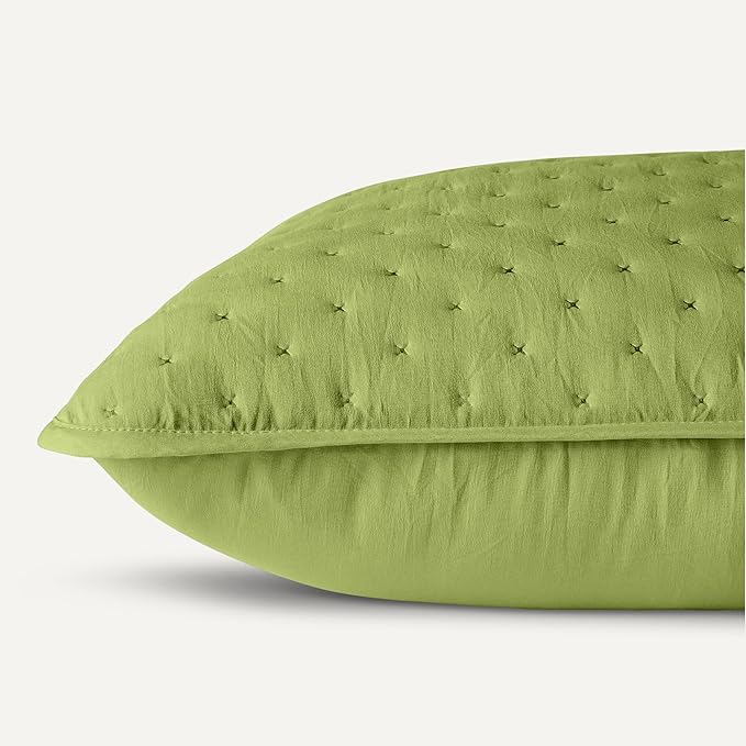 Amazon Basics Brushed Microfiber Quilt Set, Extra Soft with Natural Texture, 3-Piece,Queen/Full, Green